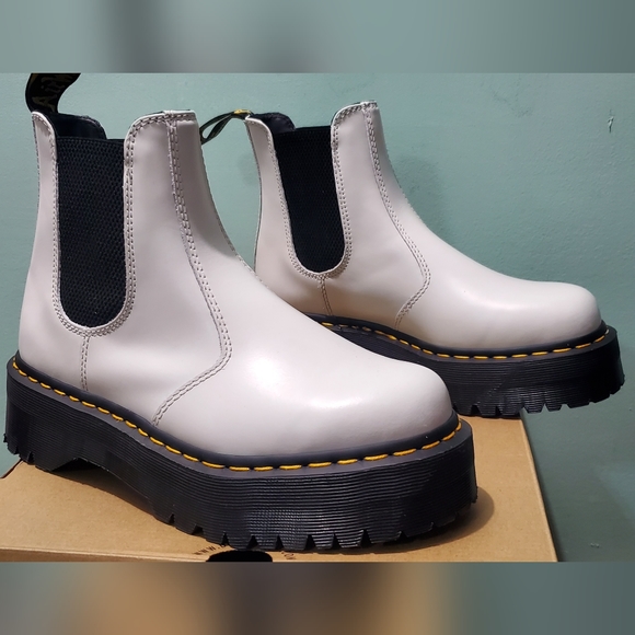 NIB DR. MARTENS 2976 Quad Retro White Smooth Leather Chelsea Boots Various Sizes - Picture 6 of 13